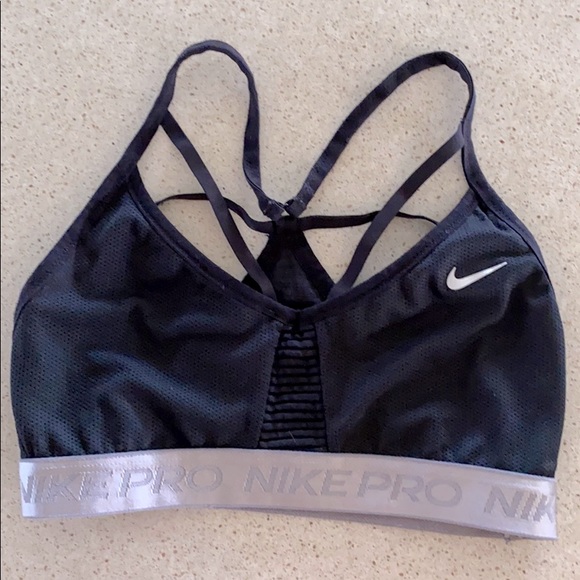 Nike Pro Aeroadapt sport bra - Picture 1 of 3